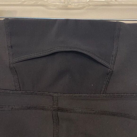 Athleta Stealth Shortie shorts womens size medium - Picture 5 of 5